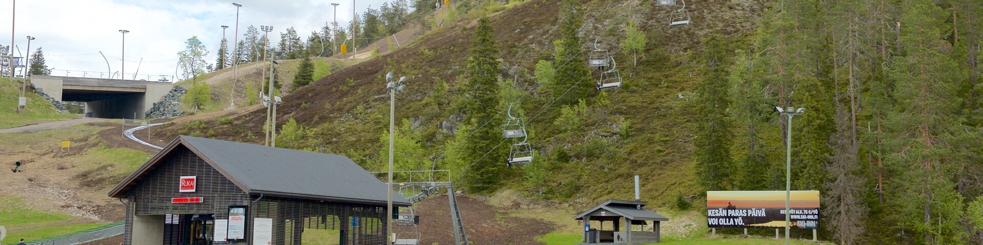 Rukatunturi showing a gondola, a lake or waterhole and mountains