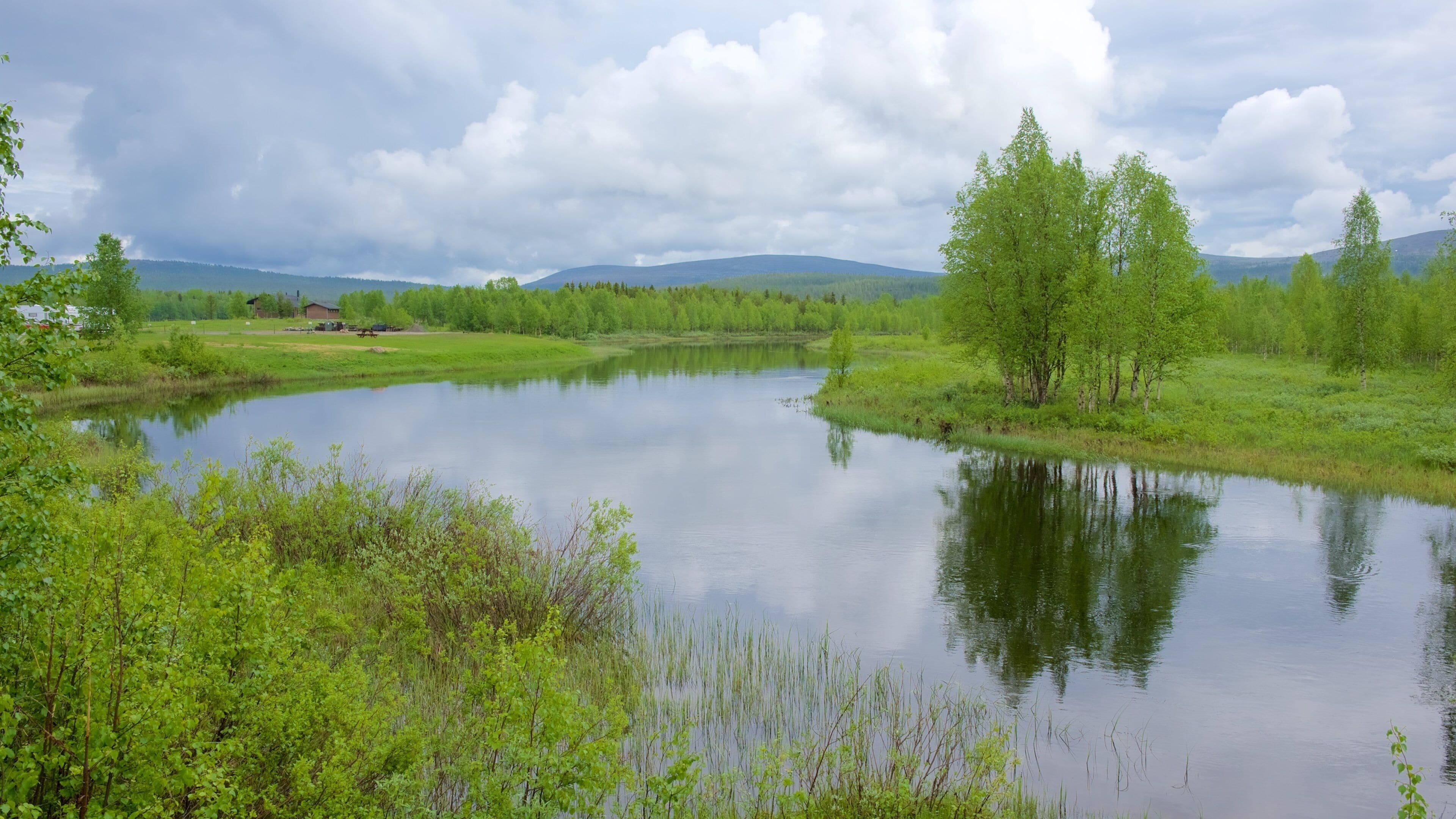 Akaslompolo showing tranquil scenes, wetlands and a river or creek