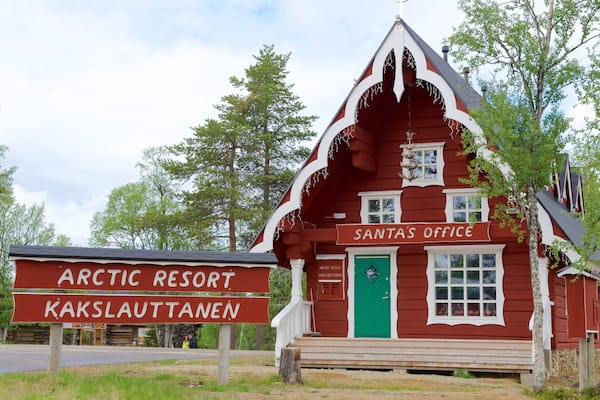 Saariselka showing a hotel and signage