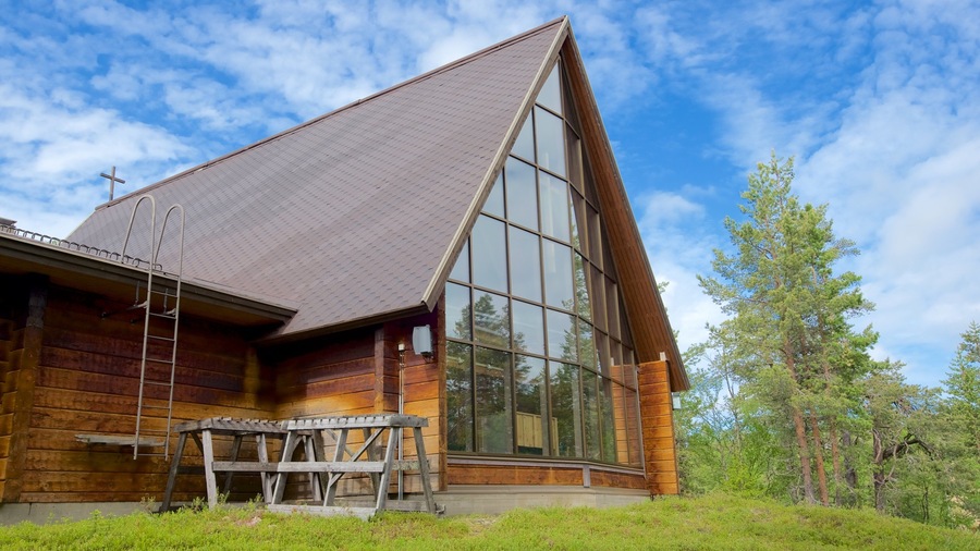 Saariselkä mostrando elementos religiosos e uma igreja ou catedral