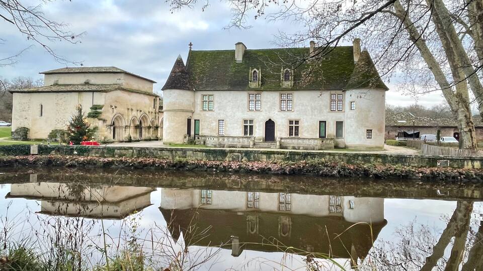 castle on the river Gradignan Cayac