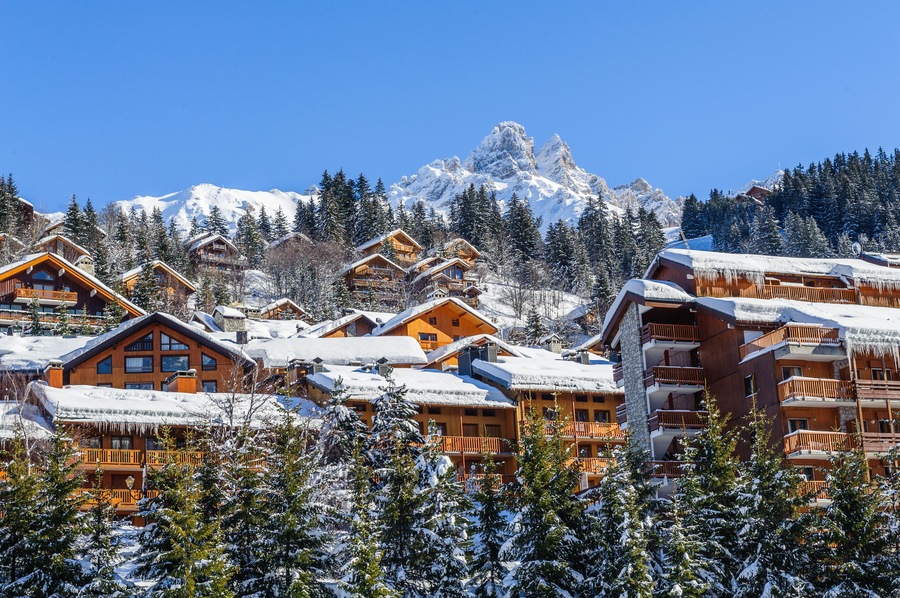 France, Savoie (73), résidences de Meribel sous le soleil d'hiver.