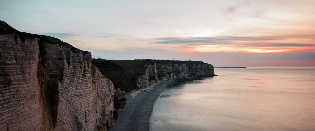 The cliffs of Étretat give you an amazing view, especially at sunrise or sunset, and are excellent for both hikers and beach chillers alike.
#beachtips