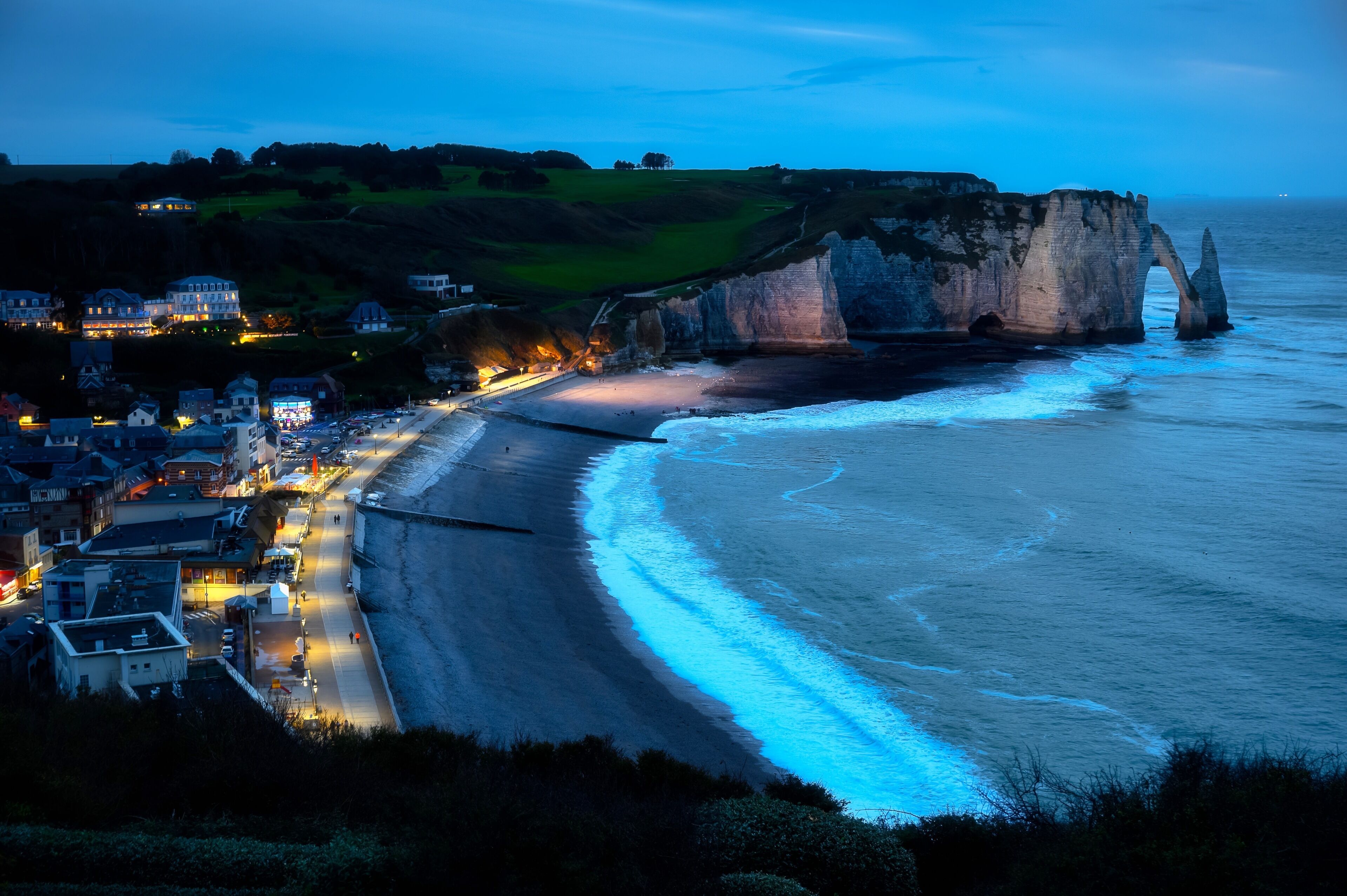 Étretat is a town on the north coast of France. It’s known for the striking rock formations carved out of its white cliffs, including the Porte d'Aval arch and L'Aiguille (the Needle), a pillar rising up from the sea. To the north, the cliffside Chapelle Notre-Dame de la Garde has dramatic views (from where this picture was taken).
#France #Travel 