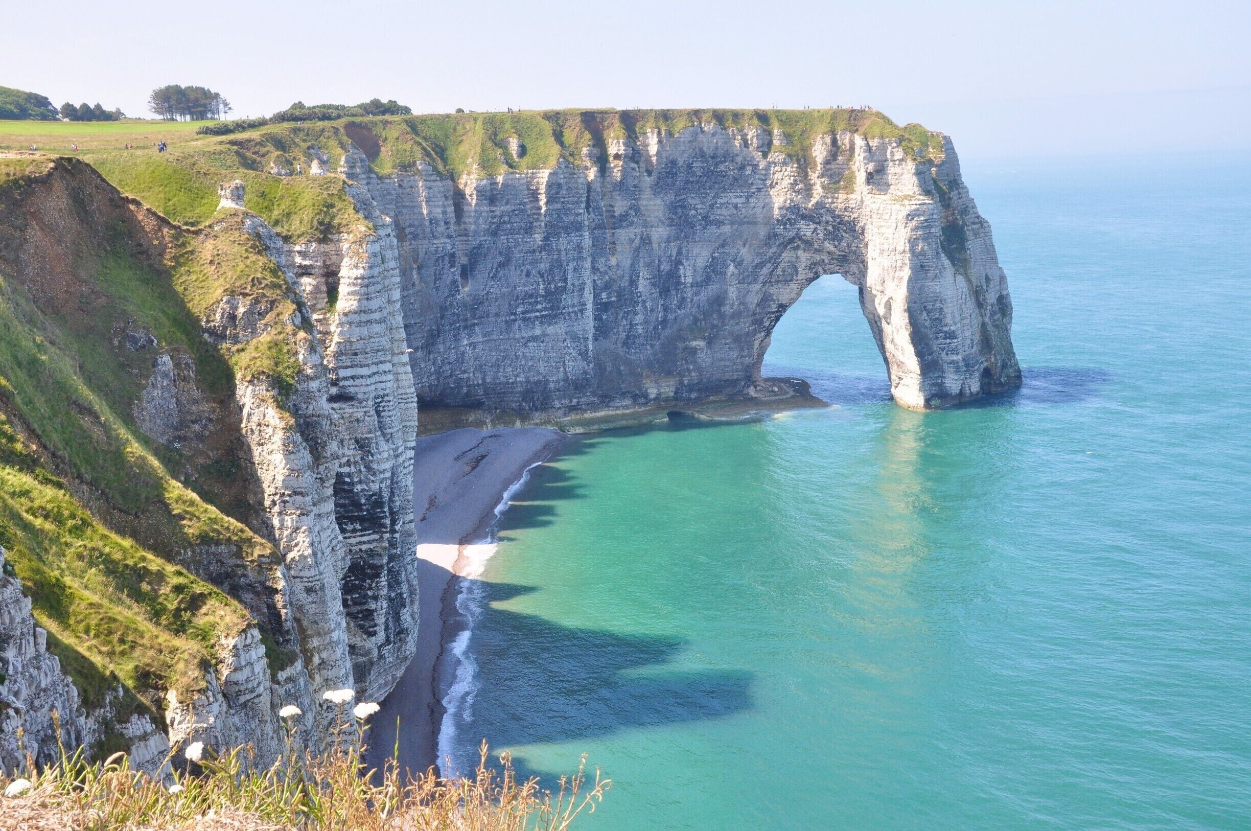 Just follow the path along the cliff and discover the landscapes of Claude Monet paintings
#AquaTrove