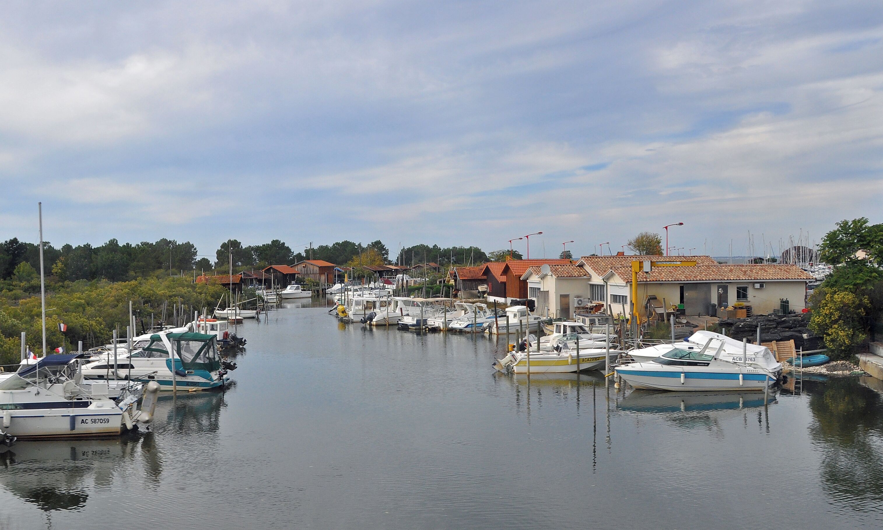Gujan-Mestras (département de la Gironde, France): marina of La Hume