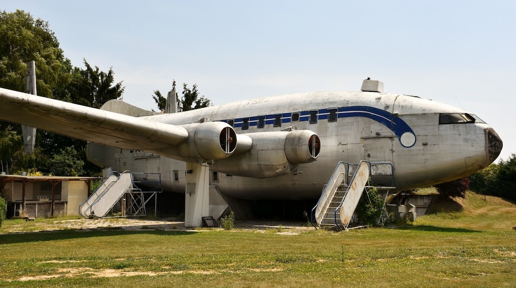 The restaurant of the aerodrome arranged in a Breguet 763