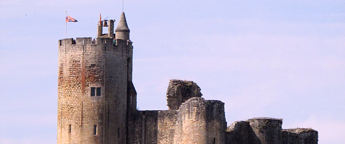 This building is indexed in the Base Mérimée, a database of architectural heritage maintained by the French Ministry of Culture, under the reference PA00094081 .
