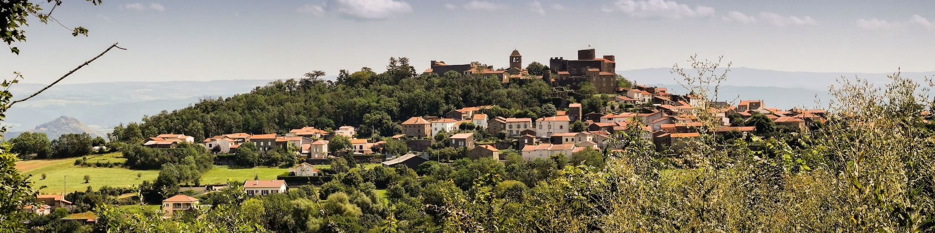 Châlus, commune française située dans le Puy-de-Dôme, en région Auvergne-Rhône-Alpes, France