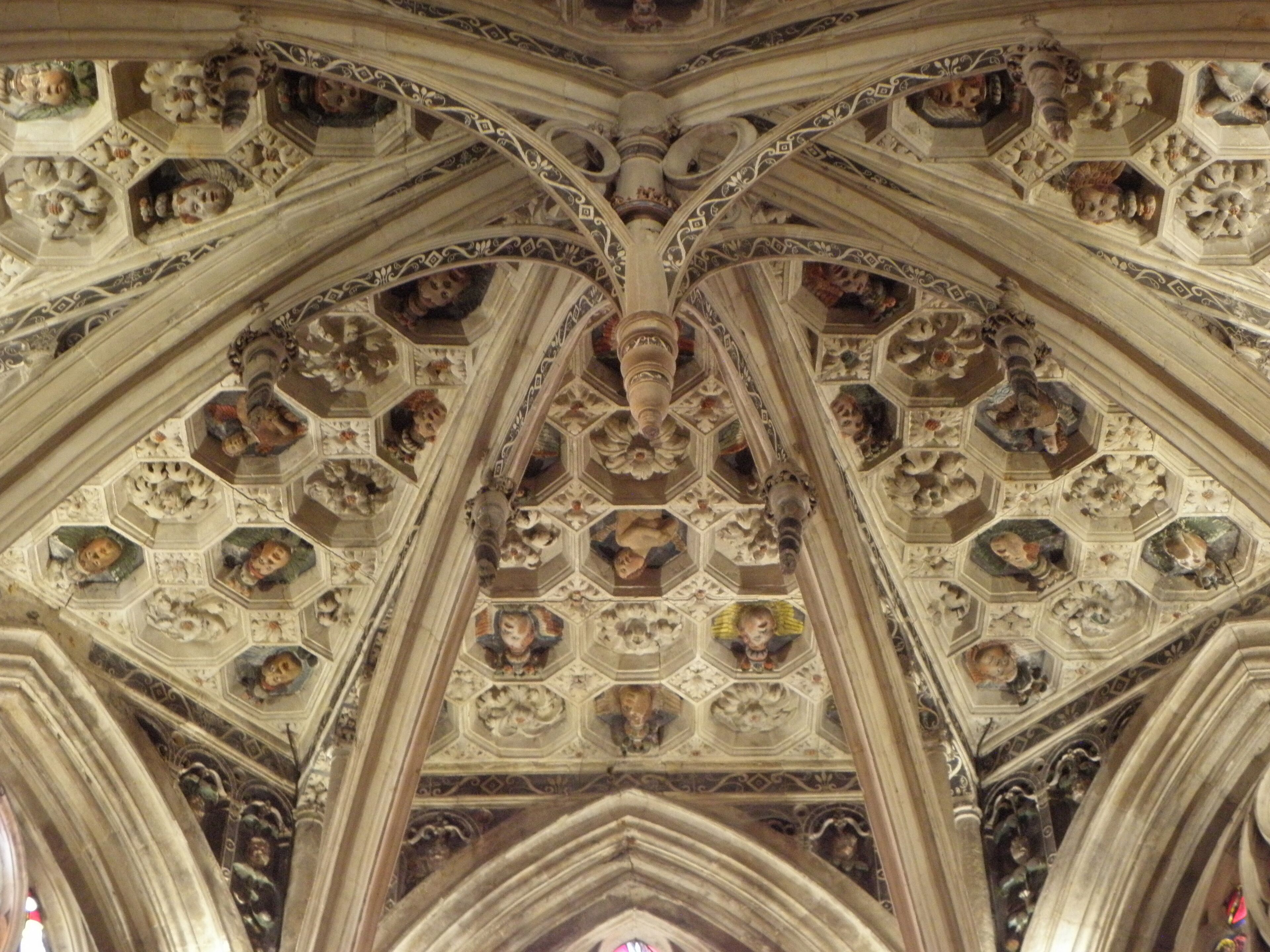 Intérieur de l'église notre-Dame-des-Marais de La Ferté-Bernard (72). Voûtes.