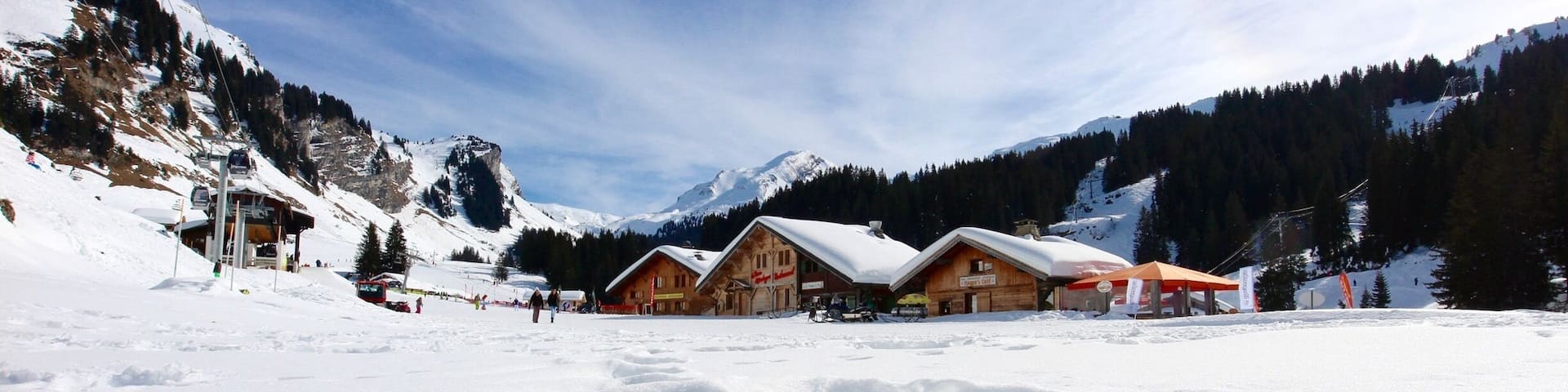 February 2015
A snowy scene up in the mountains above Avoriaz. With the sun shining and the temperatures just above freezing, it's a great place for skiing.
#snow