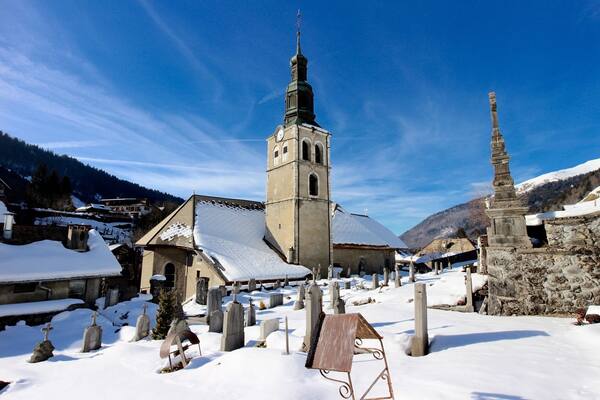 February 2015
The picturesque church in the centre of Morzine. I took an hour out to wander the town this afternoon and explored a few places that I would usually pass if there wasn't any snow.
Having wandered into the churchyard I found that nobody had walked through the snow here, the last fall was 10 days ago, it was a great opportunity to take a few shots that would have looked totally different had it not been for a covering of the white stuff.
#snow