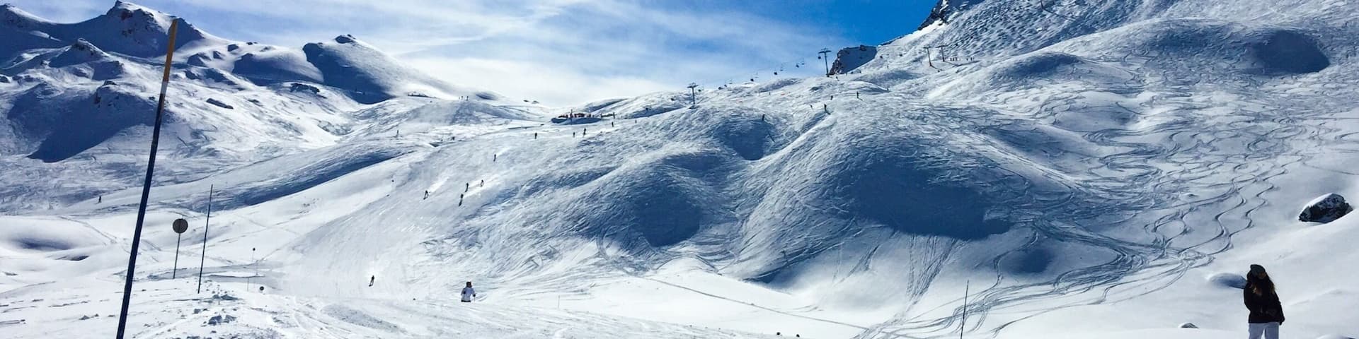 February 2015
One of the many ski slopes in this idyllic setting, with amazing views across the mountains and valleys, there is some great skiing to be had.
#snow