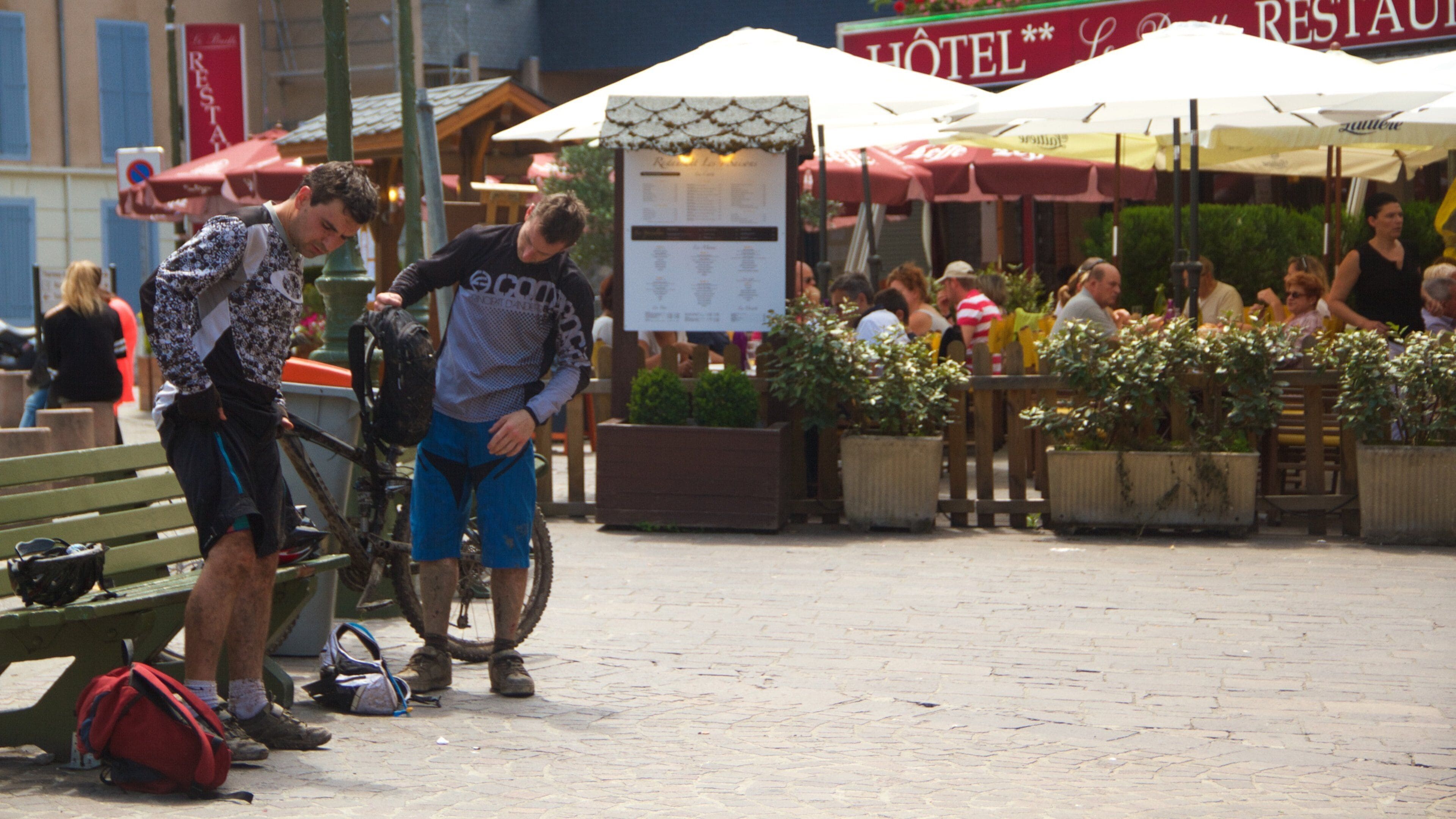 Ax-les-Thermes aussi bien que petit groupe de personnes