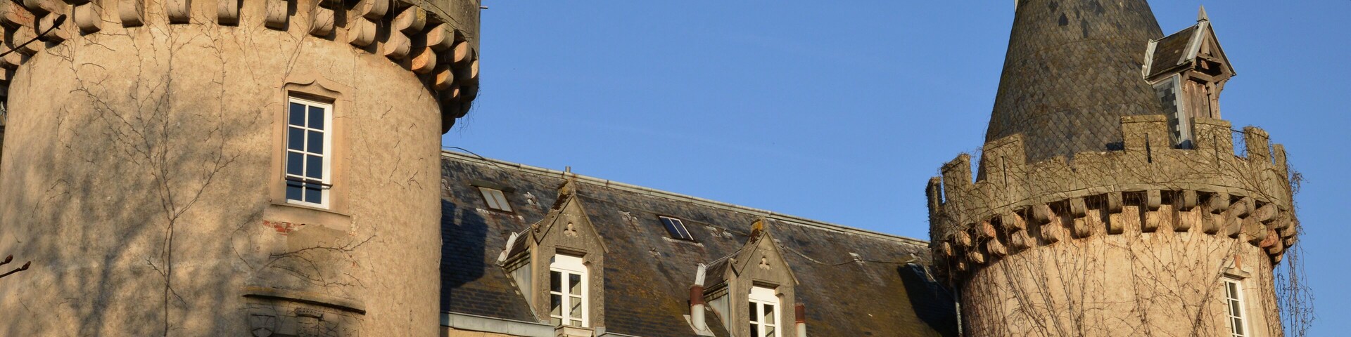 Saone et Loire, the picturesque castle of Bellecroix in Chagny