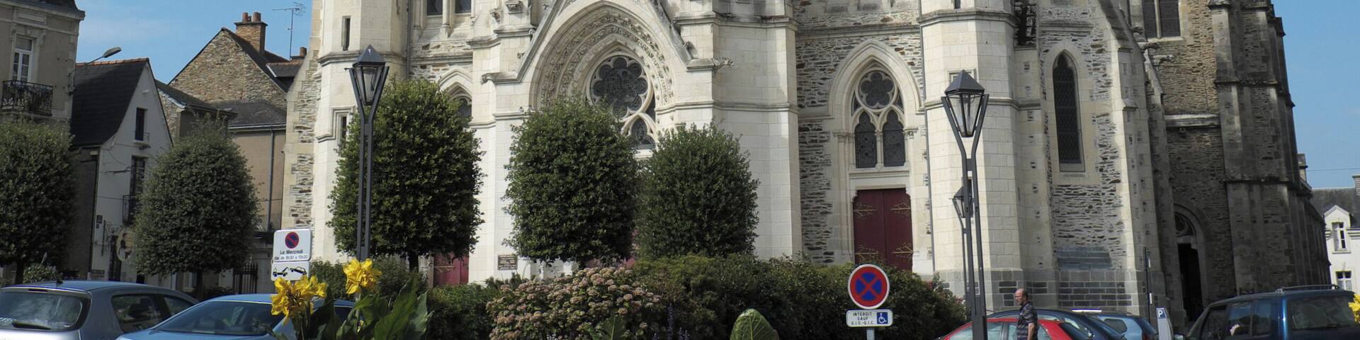 Katholische Pfarrkirche Saint-Nicolas in Châteaubriant im Département Loire-Atlantique (Pays de la Loire/Frankreich)