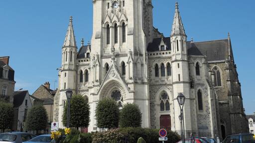 Katholische Pfarrkirche Saint-Nicolas in Châteaubriant im Département Loire-Atlantique (Pays de la Loire/Frankreich)