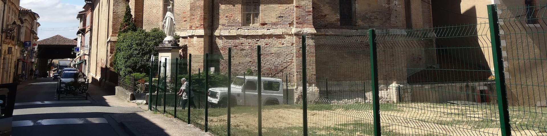 This building is indexed in the Base Mérimée, a database of architectural heritage maintained by the French Ministry of Culture, under the reference PA00094804 .