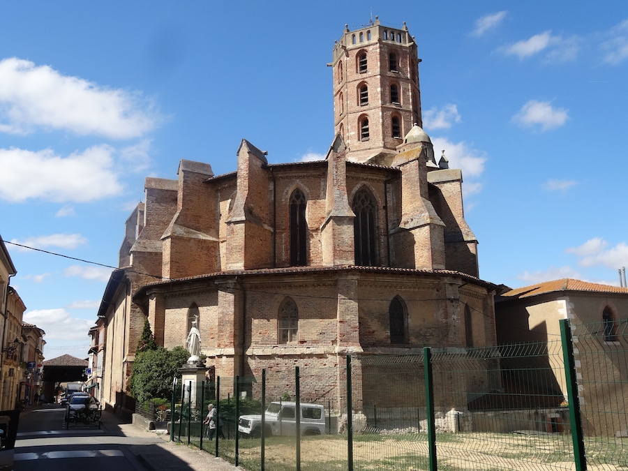 This building is indexed in the Base Mérimée, a database of architectural heritage maintained by the French Ministry of Culture, under the reference PA00094804 .