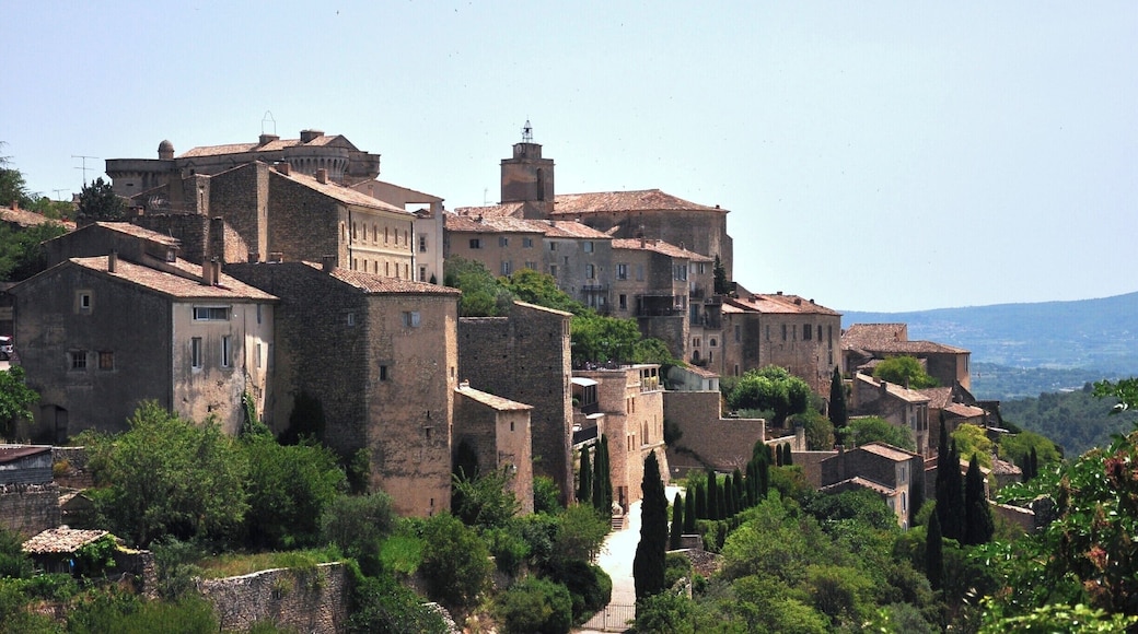 Gordes is very touristy and the parking is truly dreadful, but you can see why people go to the trouble...