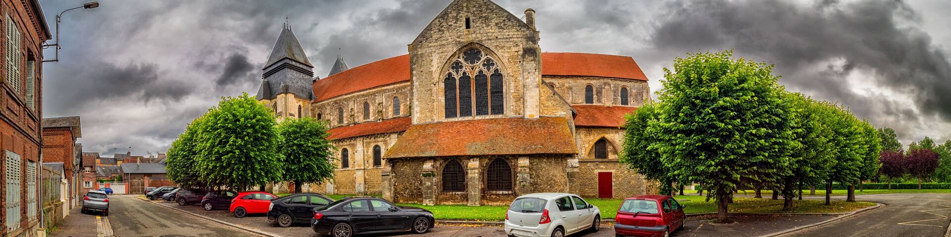 Collegiale St Hildevert - Church Street Parking Under Cloudy Skies
