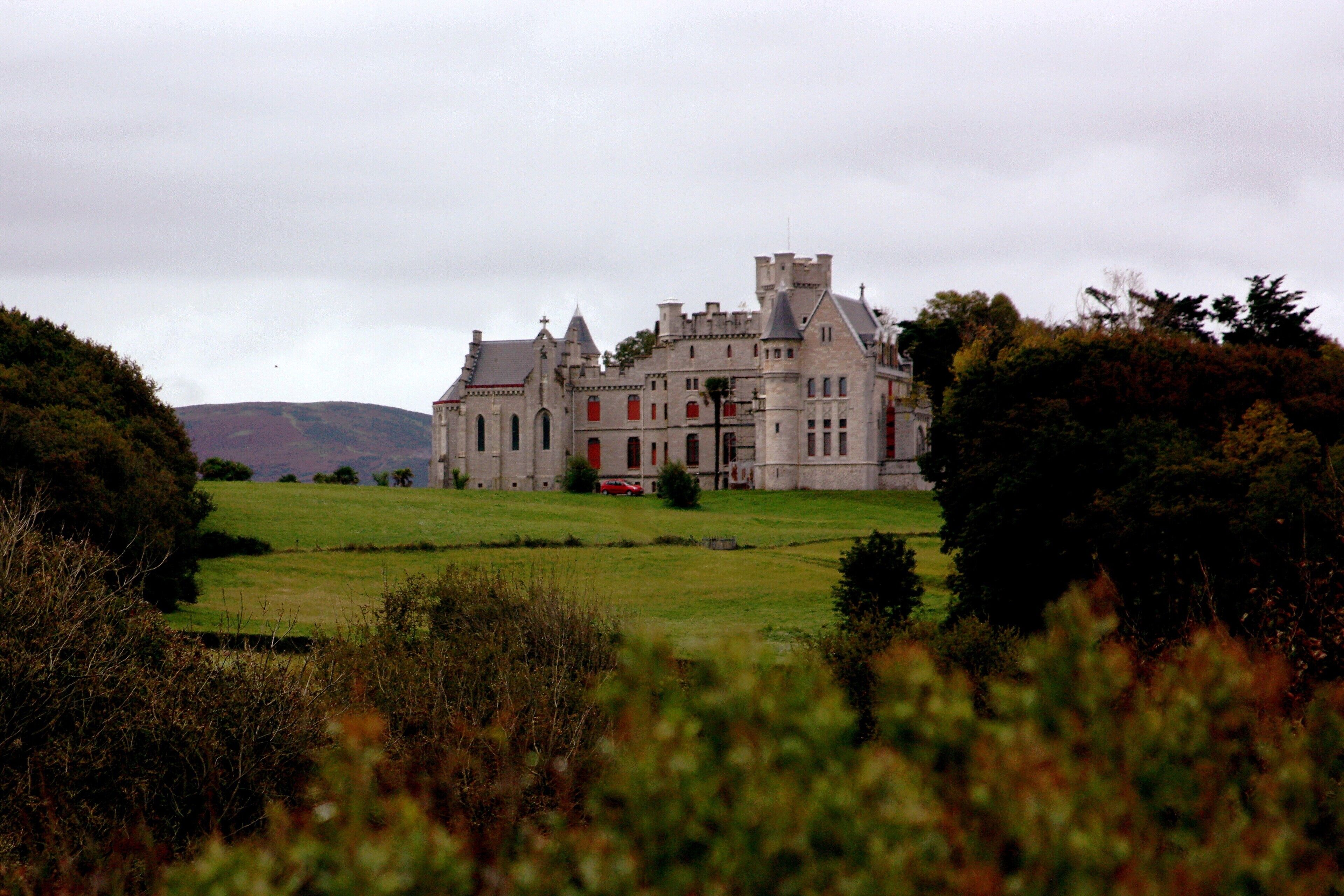 This building is indexed in the Base Mérimée, a database of architectural heritage maintained by the French Ministry of Culture, under the reference PA00084395 .