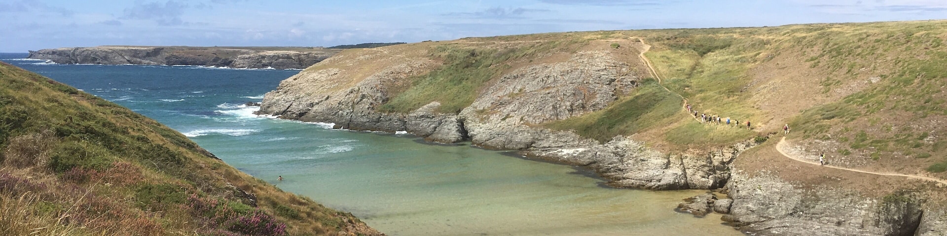 You can see this peaceful beach on the road from Plage des Donnants to Port coton 
#nature
#france
#belle-île