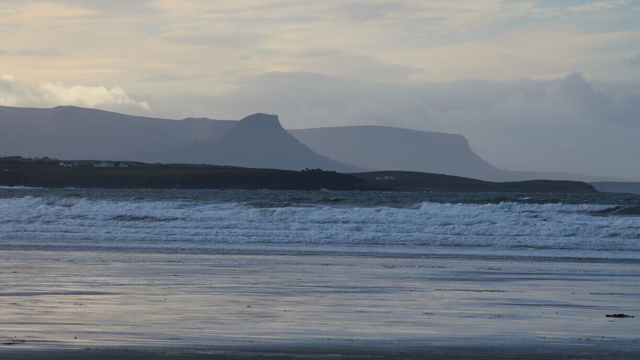 Lovely place for a nice walk with a great view all around you. Even on a dull day.