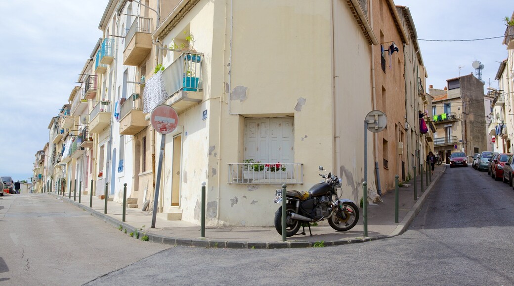 Sete featuring street scenes