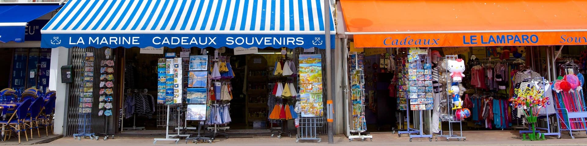 Sète which includes shopping and street scenes