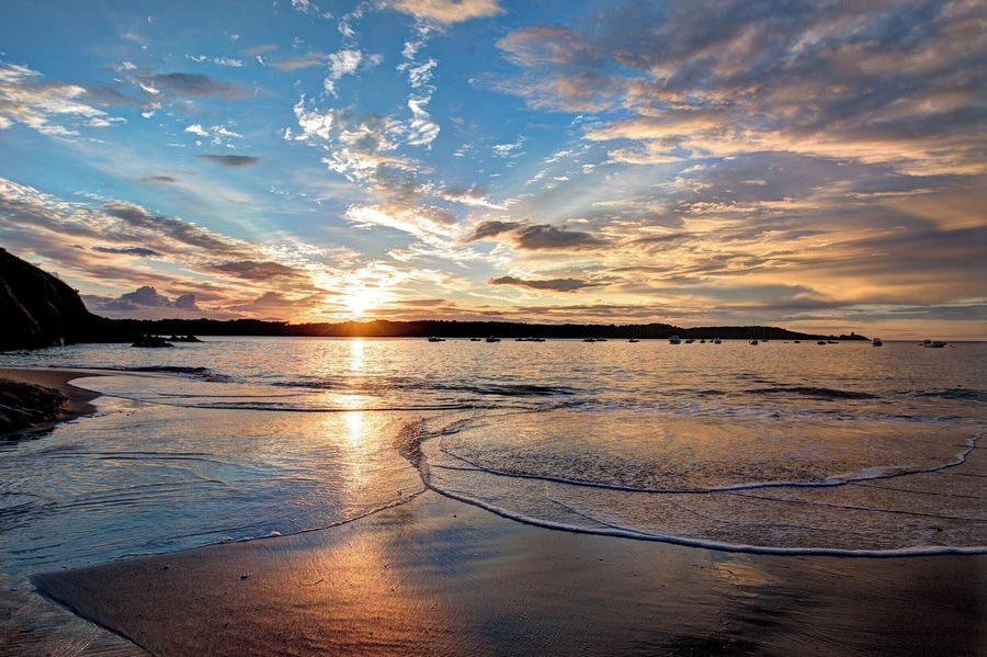 July 2012
The amazing view across the bay at Camping le Châtelet, St Cast
#GoldenHour