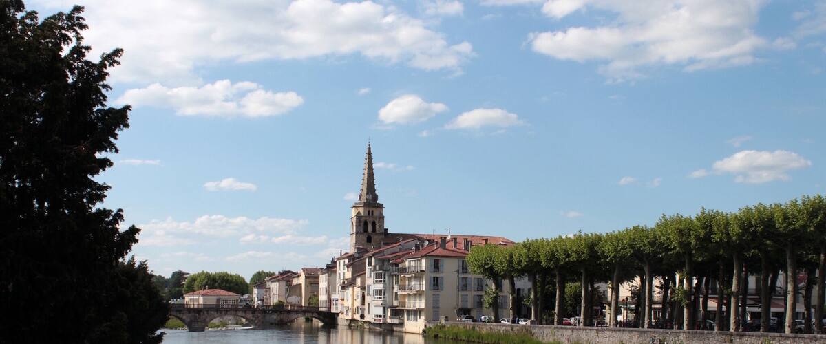 Saint Girons: The church and the river Salat.