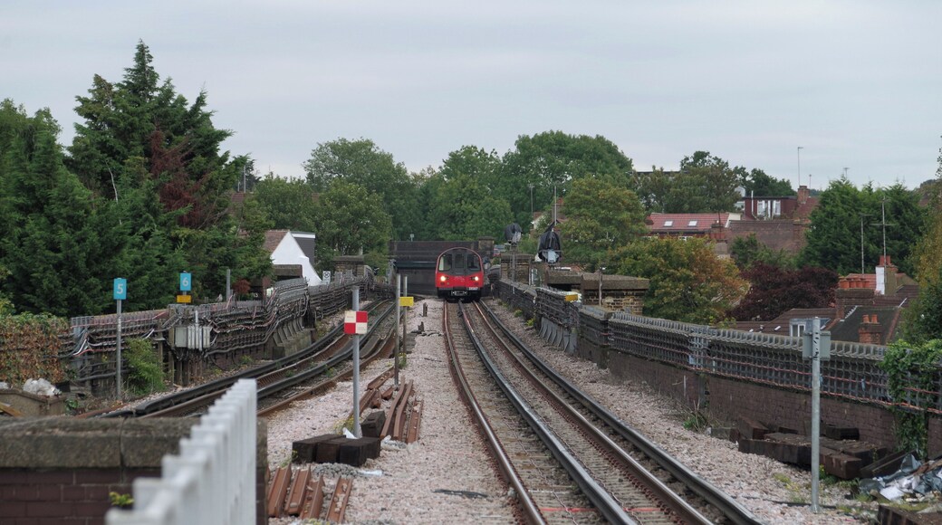 A Northern Line 1995 Stock train approaches Brent Cross tube station, working the N047 service to Edgware.