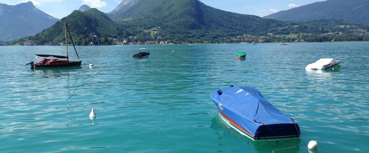 Spend enough time in Annecy to do a full day boat cruise around the lake. We left at 10.30am, stopped off along the way then got back on the next boat after a wonderful lunch by the water. #colorful