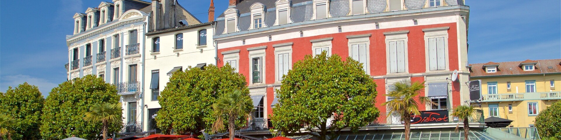 Tarbes que inclui uma cidade