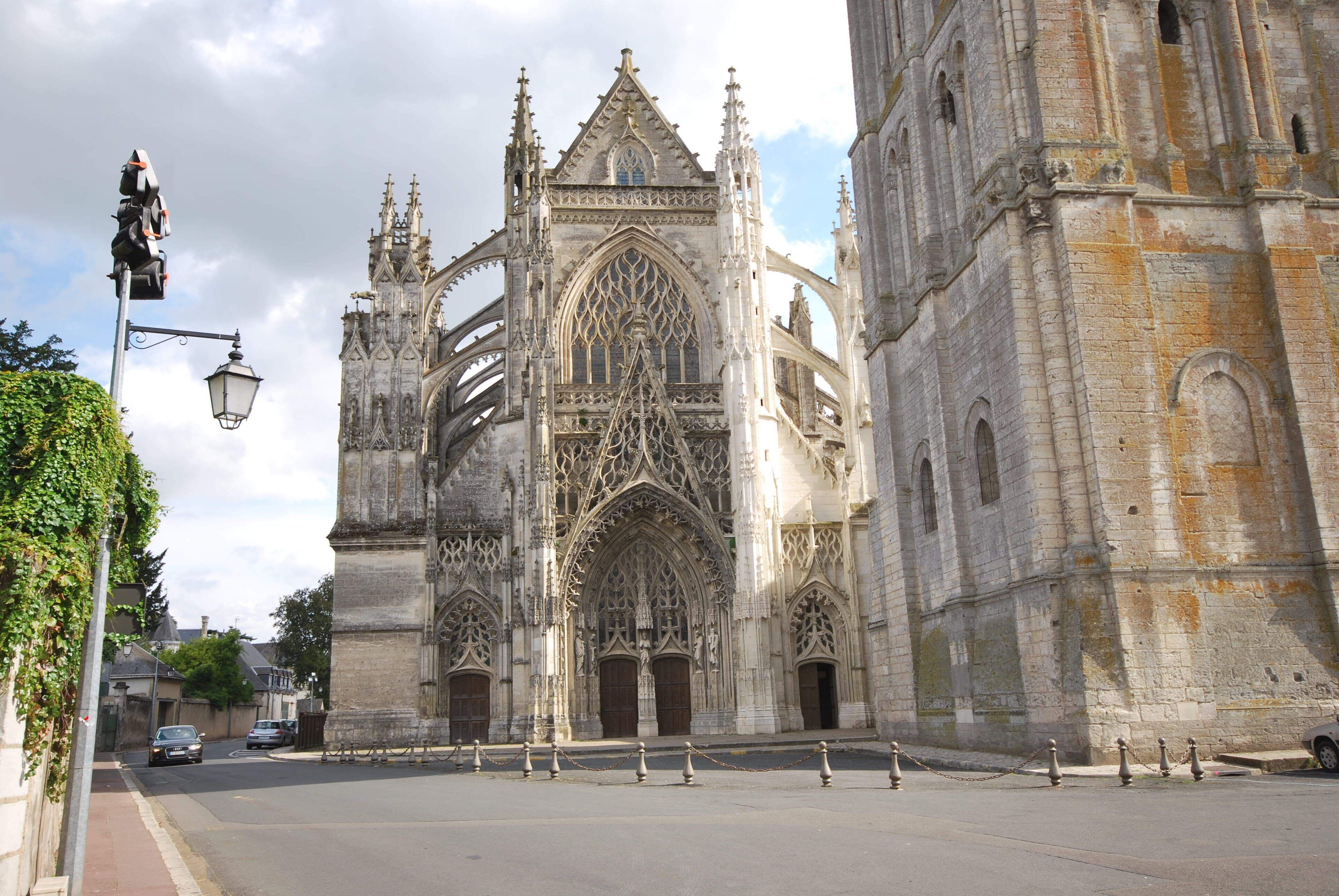 This building is indexed in the Base Mérimée, a database of architectural heritage maintained by the French Ministry of Culture, under the reference PA00098633 .