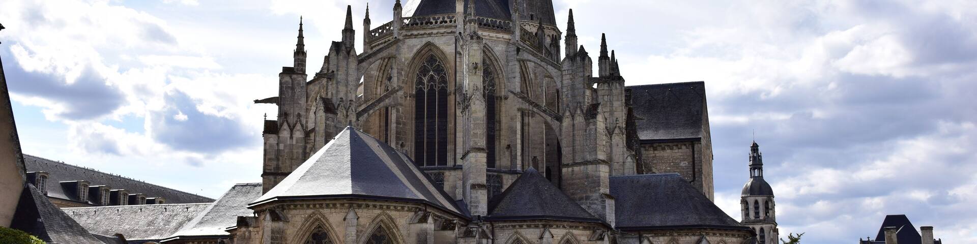 This building is en partie classé, en partie inscrit au titre des Monuments Historiques. It is indexed in the Base Mérimée, a database of architectural heritage maintained by the French Ministry of Culture, under the reference PA00098633 .