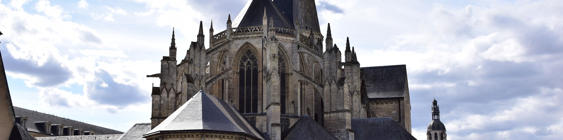 This building is en partie classé, en partie inscrit au titre des Monuments Historiques. It is indexed in the Base Mérimée, a database of architectural heritage maintained by the French Ministry of Culture, under the reference PA00098633 .