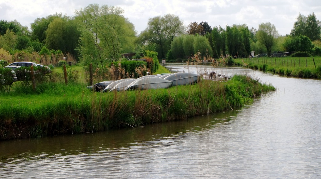 Some marshes near the town are accessible by small boats. The area is very fertile and vegetables are on sale at this spot alongside an 'estaminet', a local hostelry.