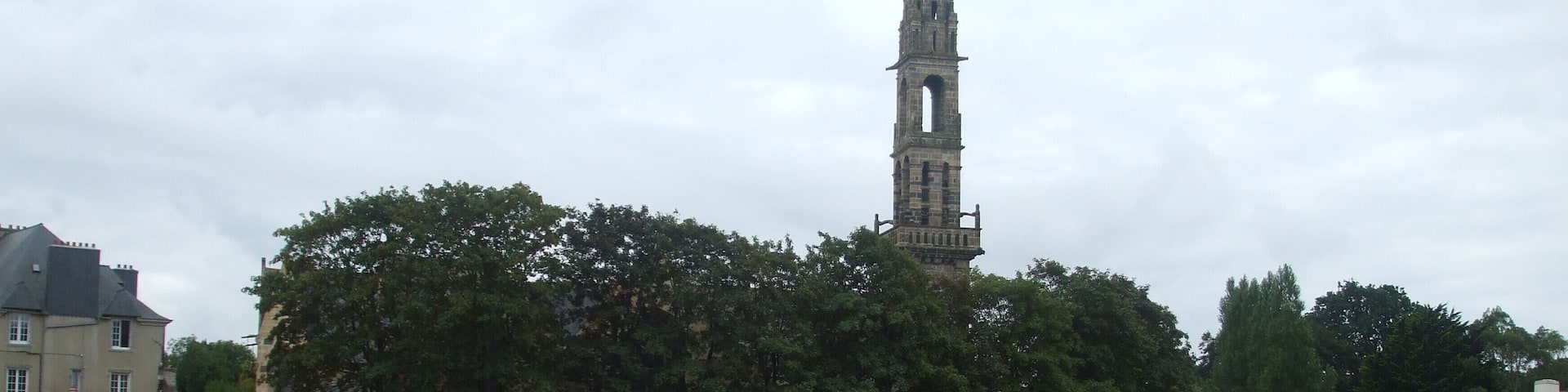 This building is indexed in the Base Mérimée, a database of architectural heritage maintained by the French Ministry of Culture, under the reference PA00089925 .