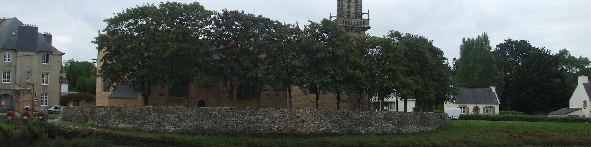 This building is indexed in the Base Mérimée, a database of architectural heritage maintained by the French Ministry of Culture, under the reference PA00089925 .