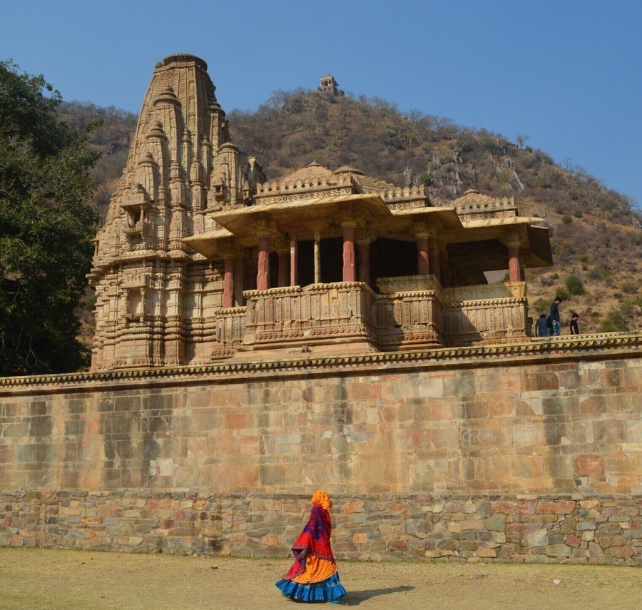 This is the temple inside bhangarh fort. It is near sariska tiger reserve. Known as the most haunted place of India. It is a stunning site.