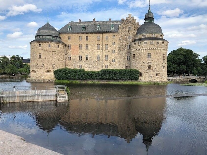 Örebro Castle is a medieval castle fortification in Örebro, Närke, Sweden. It was expanded during the reign of the royal family Vasa (House of Vasa) and finally rebuilt about 1900. The castle lies on an island in river Svartån.
#History