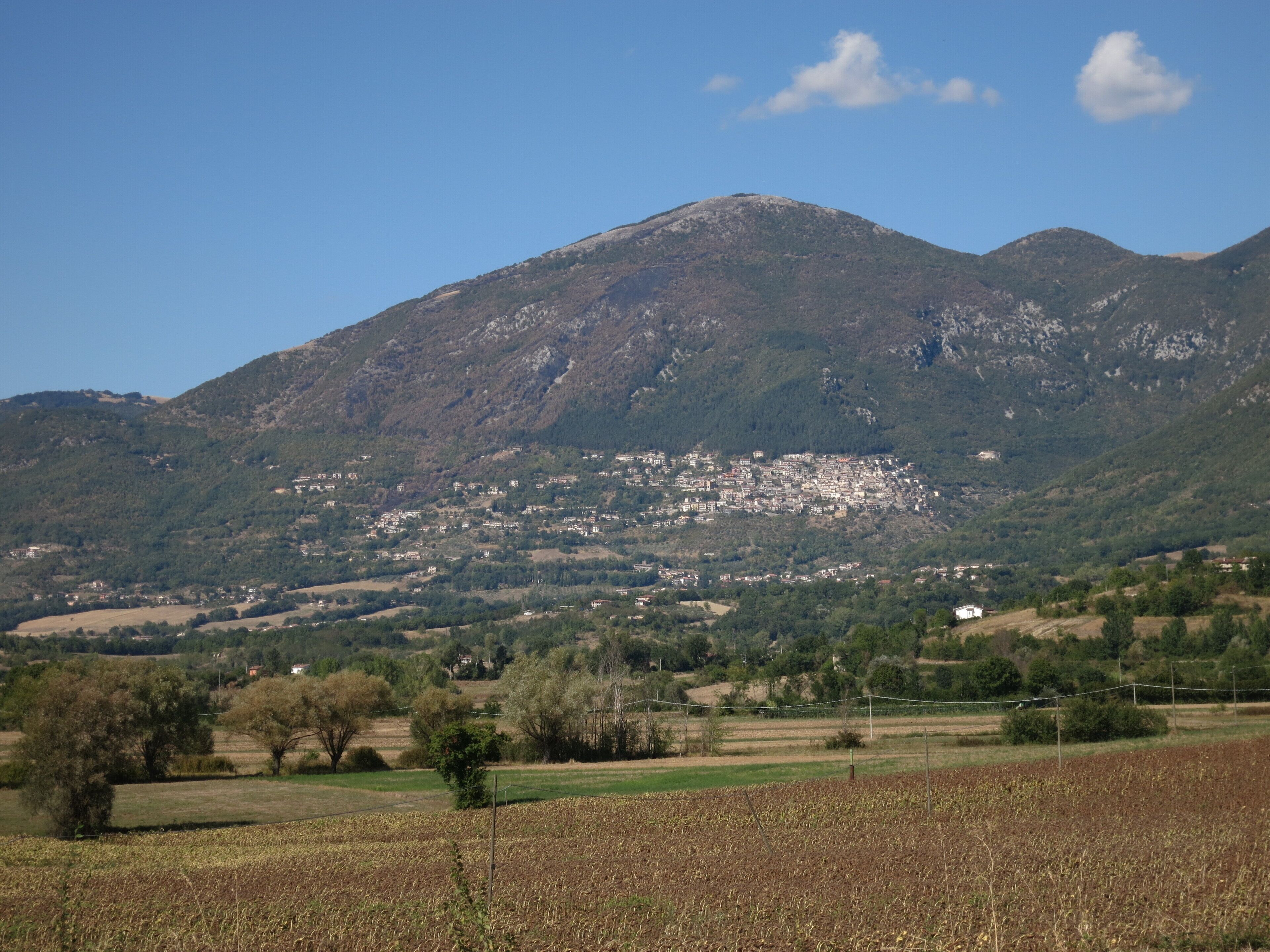 Poggio Bustone (provincia di Rieti, Lazio) fotografato dalla strada provinciale 2