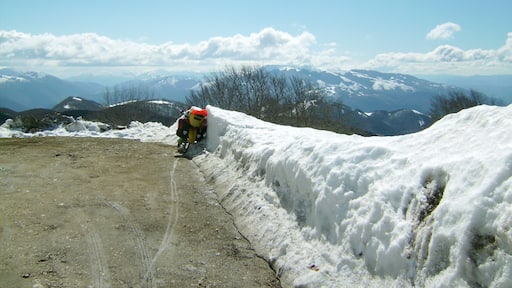 Panorama dei Monti Reatini scattato dal Terminillo, a 1696 metri di quota, dalla strada panoramica circolare "via dell'Anello" che inizia e finisce a Campoforogna