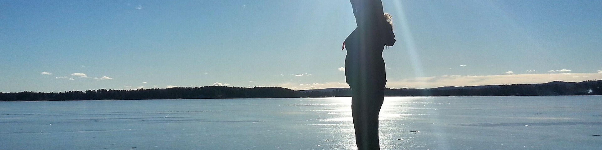 Ice skating on the lake, Kyrkviken, in January 2015. Little big adventure at home. #theadventurerally #hampuselinochhajen #aventyrsrally #arvika #sweden #january2015