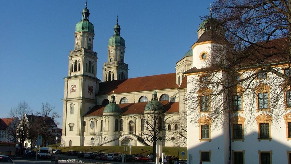 A historic church with two prominent towers and a large dome.