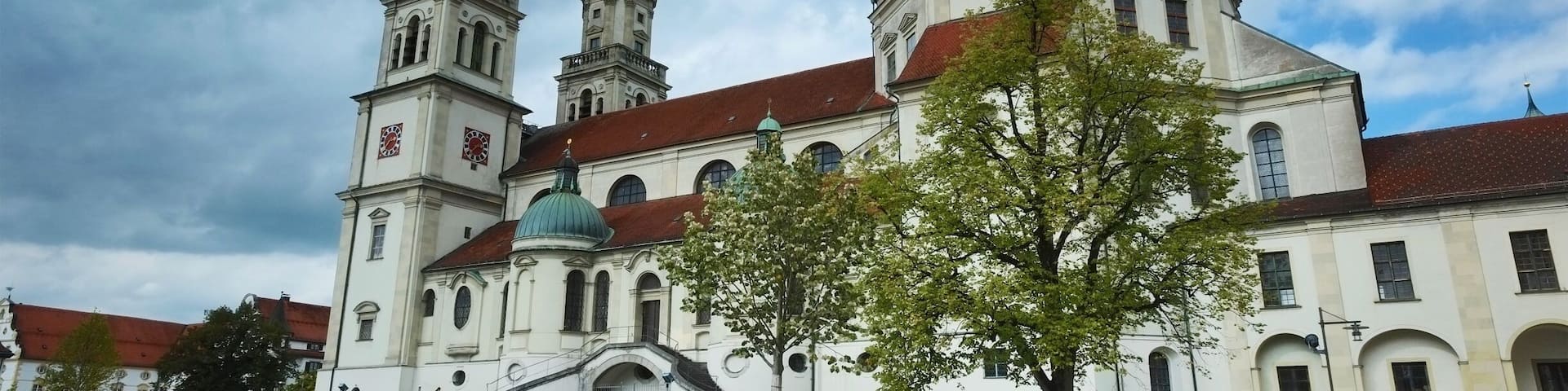 St. Lorenz Basilica is a baroque minor Basilica in Kempten, Bavaria, named after the Christian martyr Lawrence of Rome.
The exterior of St. Lorenz Basilica
It is the former abbey church of the Benedictine Kempten Abbey. It is currently used as the parish church of the Roman Catholic parish of St. Lawrence in the Diocese of Augsburg.