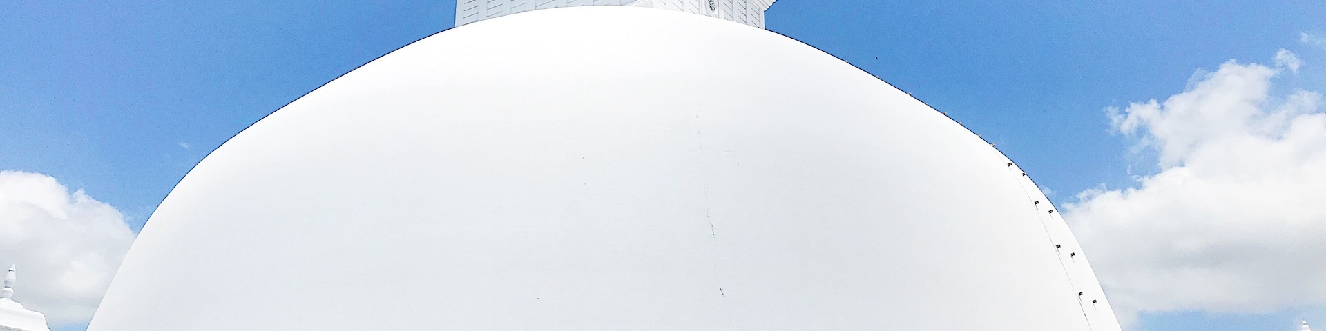 Jaw dropping ... how they built this almost perfect half sphere one brick at a time? #stupa #Ruwanwelisaya #Anuradhapura #SriLanka
