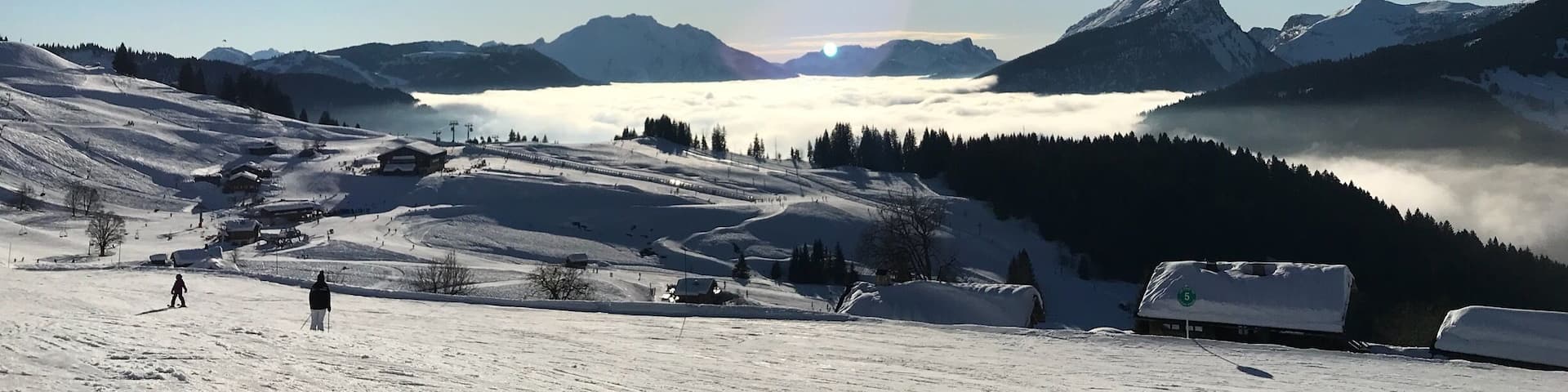 Pleasant afternoon in Le Grand Bornand - Alps
Nice slopes for skiers and snowboarders
#france #legrandbornand #lifeatexpedia #alps